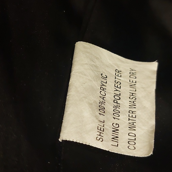 Donna Salyer's Fabulous Furs - Vest w/ matching leg warmers - Picture 5 of 6